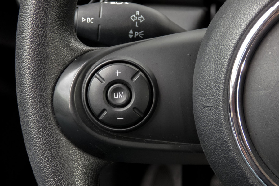 MINI 5-deurs 1.5 One | Parkeersensoren | Airco | Bluetooth | Lichtmetalen velgen