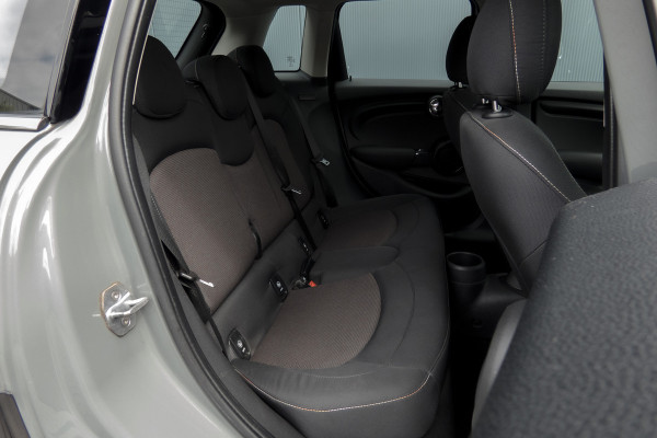 MINI 5-deurs 1.5 One | Parkeersensoren | Airco | Bluetooth | Lichtmetalen velgen
