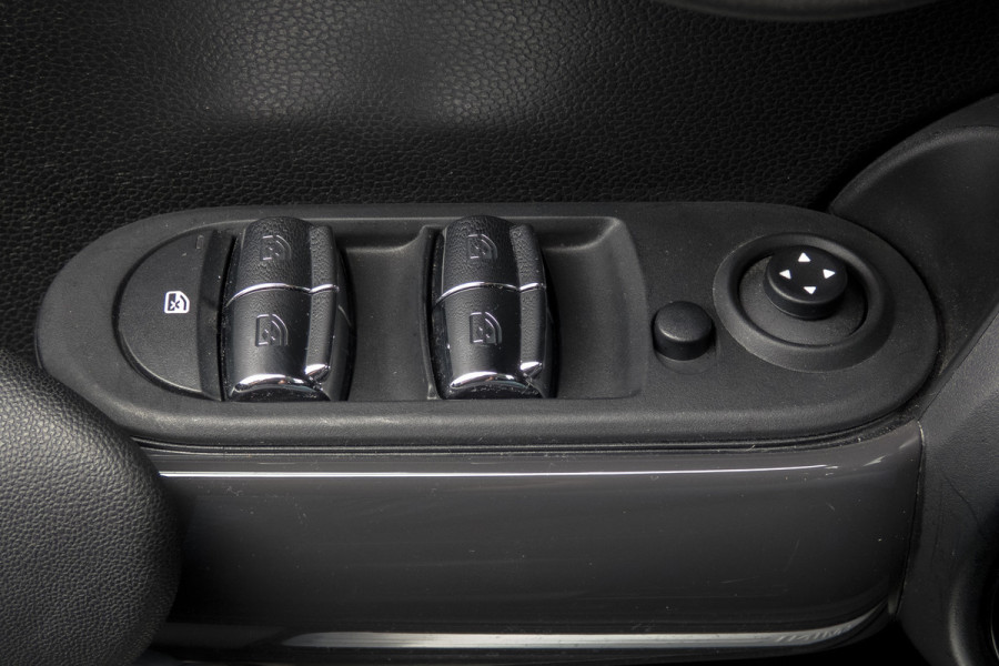 MINI 5-deurs 1.5 One | Parkeersensoren | Airco | Bluetooth | Lichtmetalen velgen