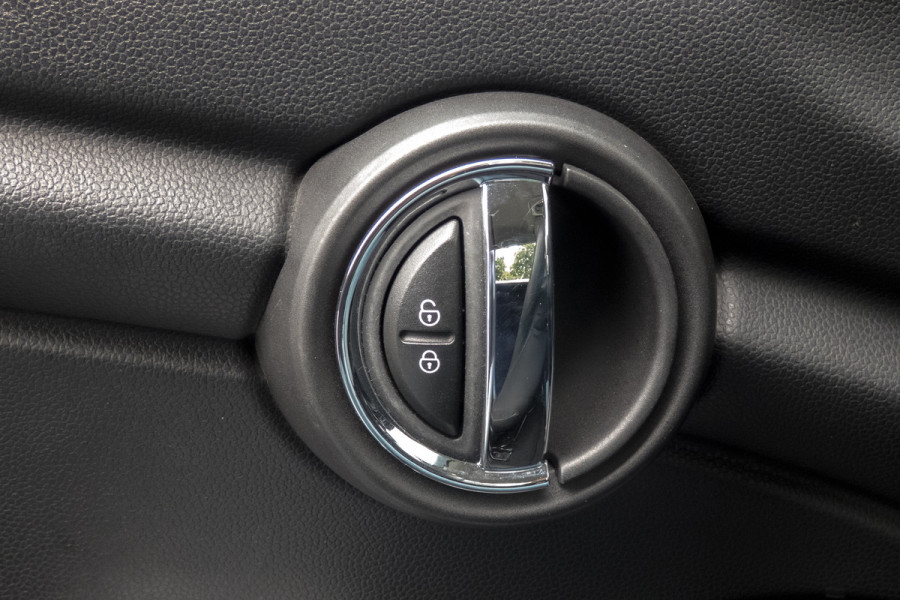 MINI 5-deurs 1.5 One | Parkeersensoren | Airco | Bluetooth | Lichtmetalen velgen