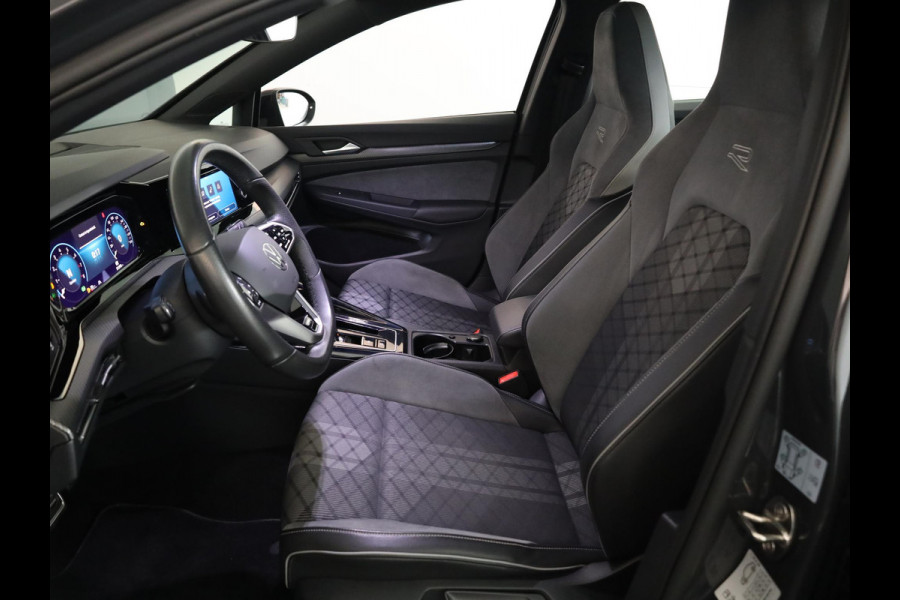 Volkswagen Golf 1.5 eTSI R-Line 130 pk Automaat (DSG) | Private lease vanaf €587 | Navigatie via App | Parkeersensoren | Autom. airco | Apple Carplay/Android Auto | R-Line |