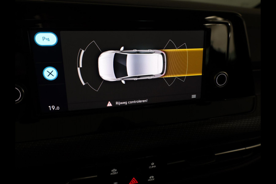 Volkswagen Golf 1.5 eTSI R-Line 130 pk Automaat (DSG) | Private lease vanaf €587 | Navigatie via App | Parkeersensoren | Autom. airco | Apple Carplay/Android Auto | R-Line |