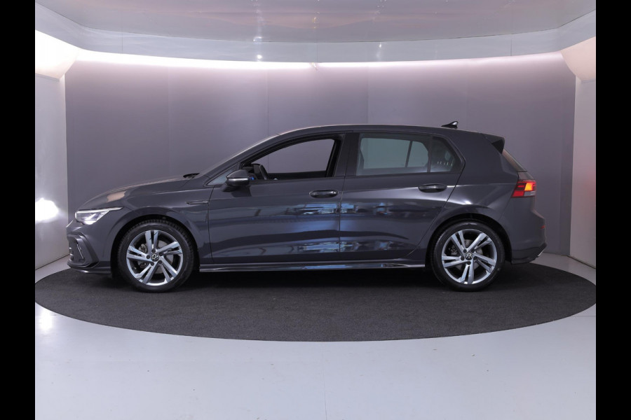 Volkswagen Golf 1.5 eTSI R-Line 130 pk Automaat (DSG) | Private lease vanaf €587 | Navigatie via App | Parkeersensoren | Autom. airco | Apple Carplay/Android Auto | R-Line |