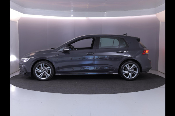 Volkswagen Golf 1.5 eTSI R-Line 130 pk Automaat (DSG) | Private lease vanaf €587 | Navigatie via App | Parkeersensoren | Autom. airco | Apple Carplay/Android Auto | R-Line |