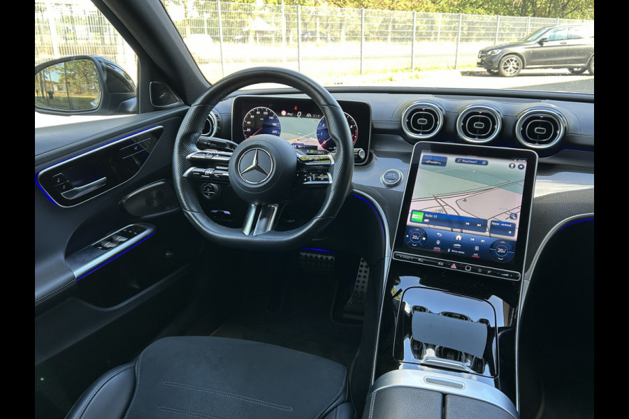 Mercedes-Benz C-Klasse 300 AMG 259pk // Panoramadak // Burmester 3D // Distronic // 360 Camera // Digital Light // Sfeerverlichting // Carplay