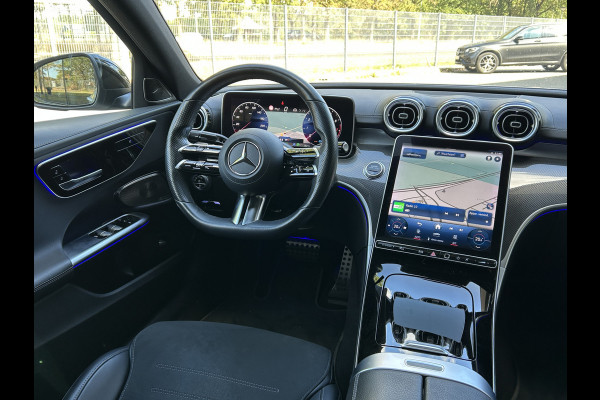 Mercedes-Benz C-Klasse 300 AMG 259pk // Panoramadak // Burmester 3D // Distronic // 360 Camera // Digital Light // Sfeerverlichting // Carplay