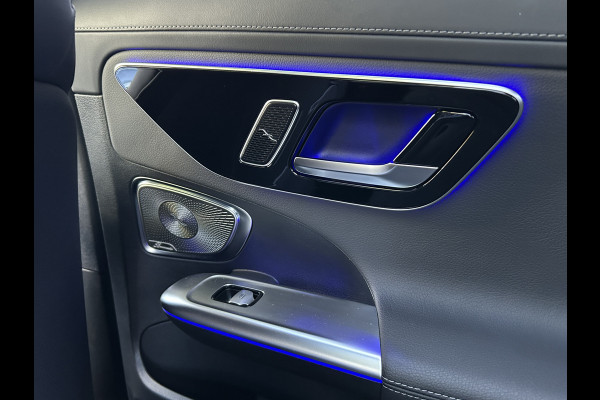 Mercedes-Benz C-Klasse 300 AMG 259pk // Panoramadak // Burmester 3D // Distronic // 360 Camera // Digital Light // Sfeerverlichting // Carplay