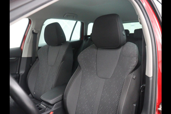 Škoda Octavia Combi 1.5 TSI First Edition | Stoelverwarming | Cruise control | Carplay | Sfeerverlichting | Camera | Parkassist | Climate control | Virtueel dashboard | Elektrische achterklep | 18" velgen