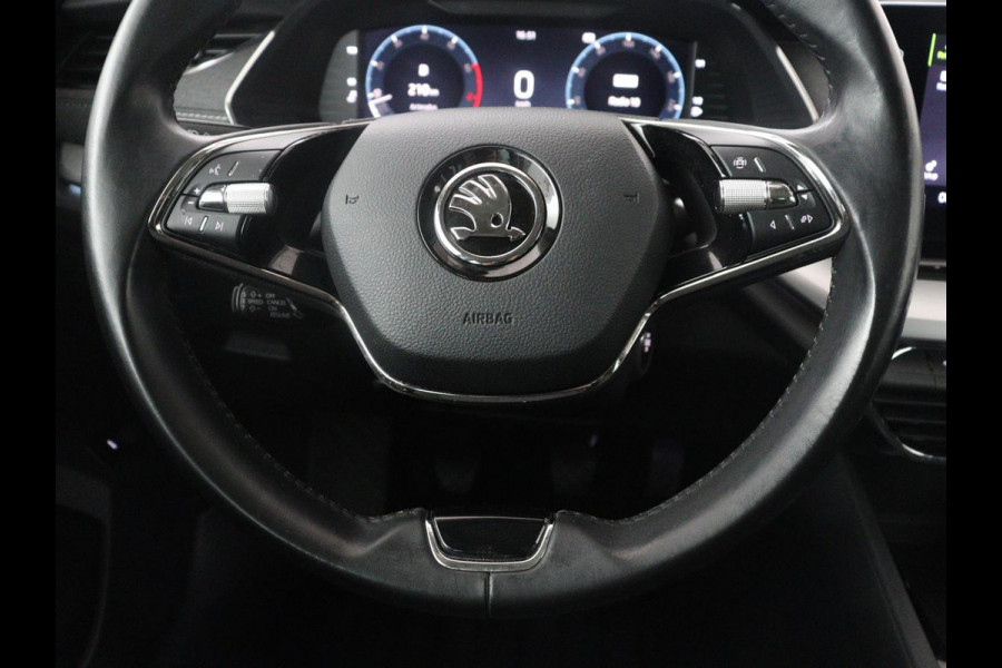 Škoda Octavia Combi 1.5 TSI First Edition | Stoelverwarming | Cruise control | Carplay | Sfeerverlichting | Camera | Parkassist | Climate control | Virtueel dashboard | Elektrische achterklep | 18" velgen