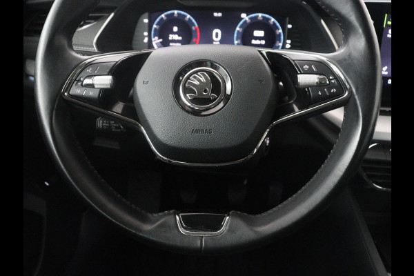 Škoda Octavia Combi 1.5 TSI First Edition | Stoelverwarming | Cruise control | Carplay | Sfeerverlichting | Camera | Parkassist | Climate control | Virtueel dashboard | Elektrische achterklep | 18" velgen