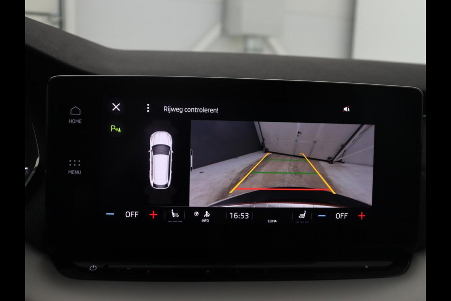 Škoda Octavia Combi 1.5 TSI First Edition | Stoelverwarming | Cruise control | Carplay | Sfeerverlichting | Camera | Parkassist | Climate control | Virtueel dashboard | Elektrische achterklep | 18" velgen