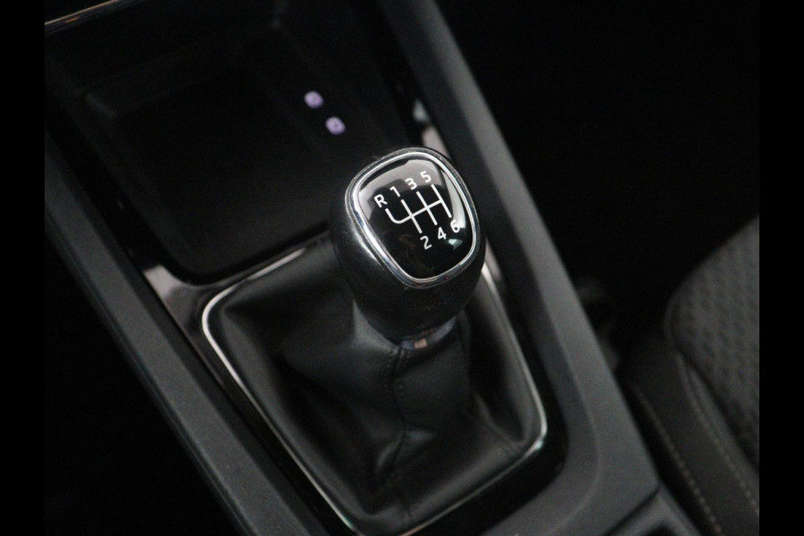 Škoda Octavia Combi 1.5 TSI First Edition | Stoelverwarming | Cruise control | Carplay | Sfeerverlichting | Camera | Parkassist | Climate control | Virtueel dashboard | Elektrische achterklep | 18" velgen