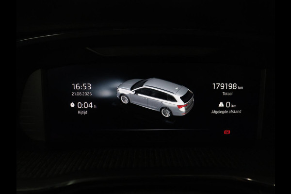 Škoda Octavia Combi 1.5 TSI First Edition | Stoelverwarming | Cruise control | Carplay | Sfeerverlichting | Camera | Parkassist | Climate control | Virtueel dashboard | Elektrische achterklep | 18" velgen
