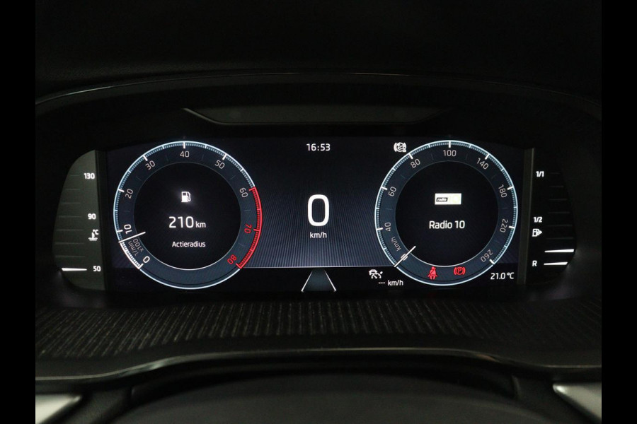 Škoda Octavia Combi 1.5 TSI First Edition | Stoelverwarming | Cruise control | Carplay | Sfeerverlichting | Camera | Parkassist | Climate control | Virtueel dashboard | Elektrische achterklep | 18" velgen