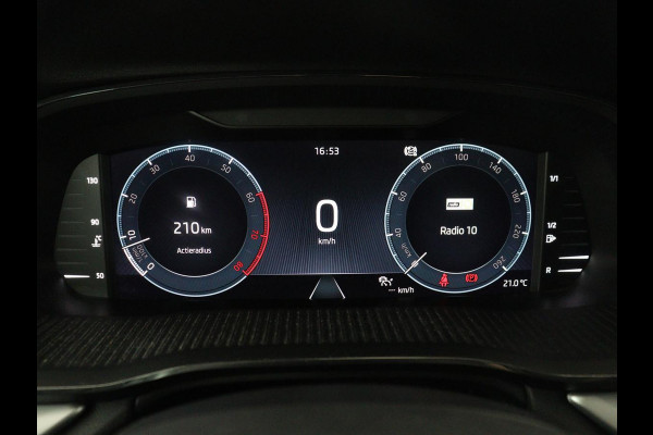 Škoda Octavia Combi 1.5 TSI First Edition | Stoelverwarming | Cruise control | Carplay | Sfeerverlichting | Camera | Parkassist | Climate control | Virtueel dashboard | Elektrische achterklep | 18" velgen