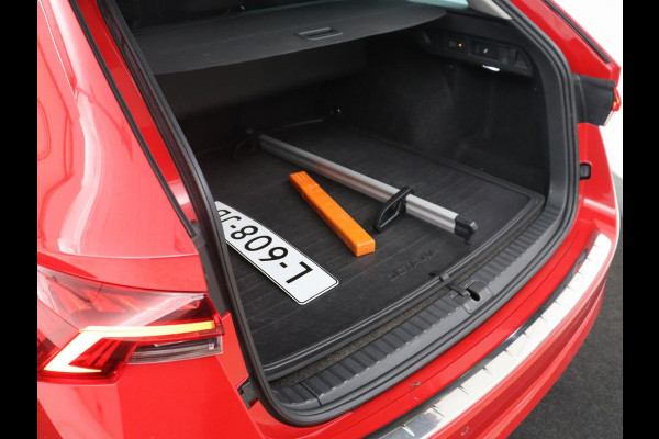 Škoda Octavia Combi 1.5 TSI First Edition | Stoelverwarming | Cruise control | Carplay | Sfeerverlichting | Camera | Parkassist | Climate control | Virtueel dashboard | Elektrische achterklep | 18" velgen