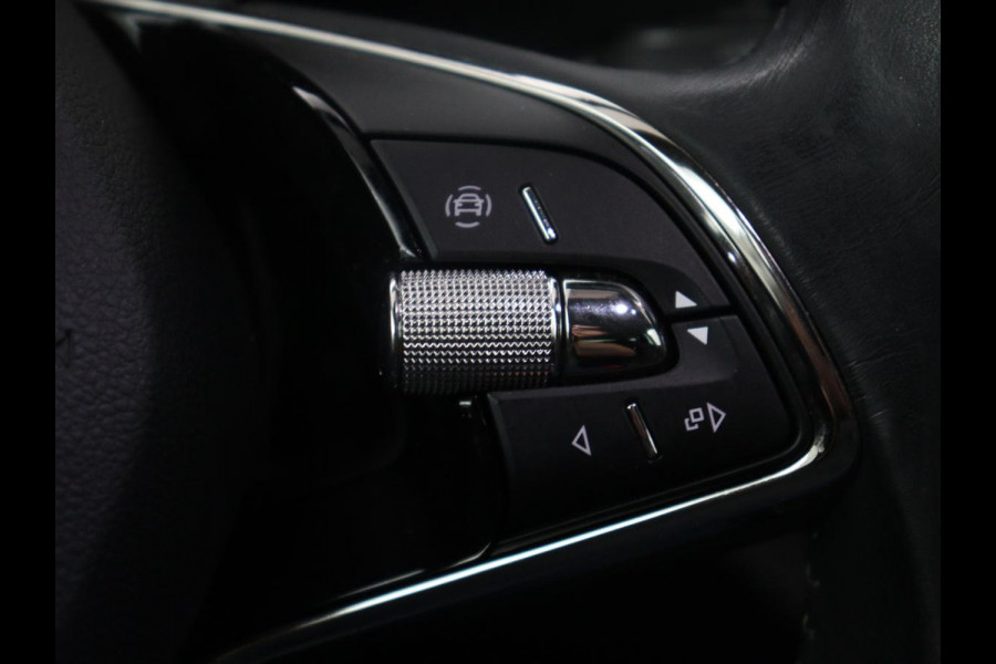 Škoda Octavia Combi 1.5 TSI First Edition | Stoelverwarming | Cruise control | Carplay | Sfeerverlichting | Camera | Parkassist | Climate control | Virtueel dashboard | Elektrische achterklep | 18" velgen