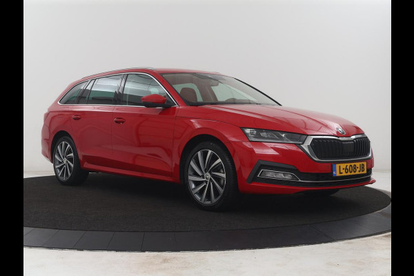 Škoda Octavia Combi 1.5 TSI First Edition | Stoelverwarming | Cruise control | Carplay | Sfeerverlichting | Camera | Parkassist | Climate control | Virtueel dashboard | Elektrische achterklep | 18" velgen