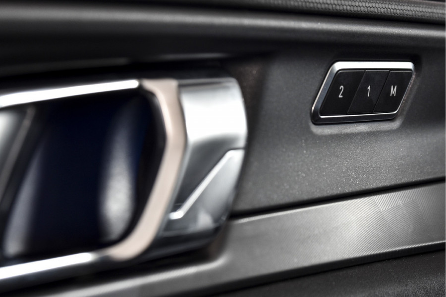 Lynk & Co 01 1.5 PHEV 261PK MY23 | Blackpakket | Donkere hemel | 360 Camera | 7.4 kWh boordlader | S/K-panodak | Adapt. Cruise | Memory | Elek. klep | LM 20" | 5475