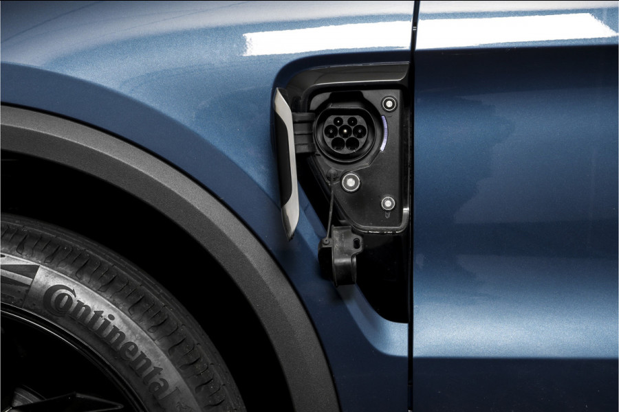 Lynk & Co 01 1.5 PHEV 261PK MY23 | Blackpakket | Donkere hemel | 360 Camera | 7.4 kWh boordlader | S/K-panodak | Adapt. Cruise | Memory | Elek. klep | LM 20" | 5475