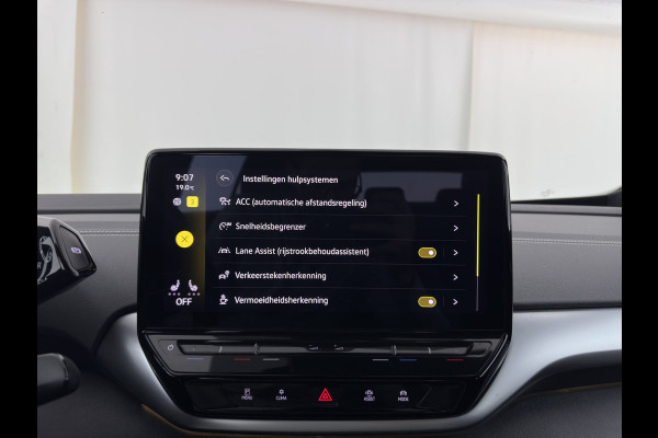 Volkswagen ID.5 Pro Business 77 kWh [3-Fase-11kW] {SoH-93%} (INCL-BTW) *HEATPUMP | LEATHER-ALCANTARA | FULL-LED | ADAPTIVE-CRUISE |  DIGI-COCKPIT | HEATED-COMFORTSEATS | KEYLESS | DAB+ | AMBIENTLIGHT | NAVI-FULLMAP | CAMERA | TOWBAR | HEAD-UP | 19''AL
