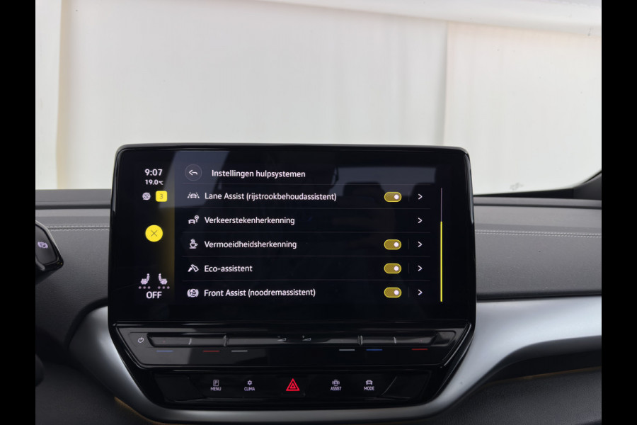 Volkswagen ID.5 Pro Business 77 kWh [3-Fase-11kW] {SoH-93%} (INCL-BTW) *HEATPUMP | LEATHER-ALCANTARA | FULL-LED | ADAPTIVE-CRUISE |  DIGI-COCKPIT | HEATED-COMFORTSEATS | KEYLESS | DAB+ | AMBIENTLIGHT | NAVI-FULLMAP | CAMERA | TOWBAR | HEAD-UP | 19''AL
