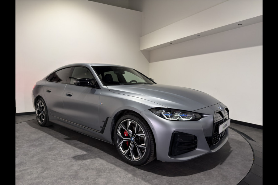 BMW i4 M50 84 kWh M Sport Pro | SOH 97,6% | el. Schuif/kanteldak | el. stoelen met memory | HUD | Unieke kleur