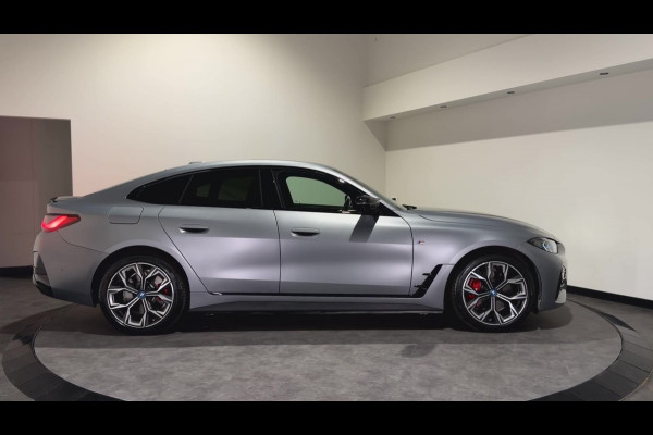 BMW i4 M50 84 kWh M Sport Pro | SOH 97,6% | el. Schuif/kanteldak | el. stoelen met memory | HUD | Unieke kleur