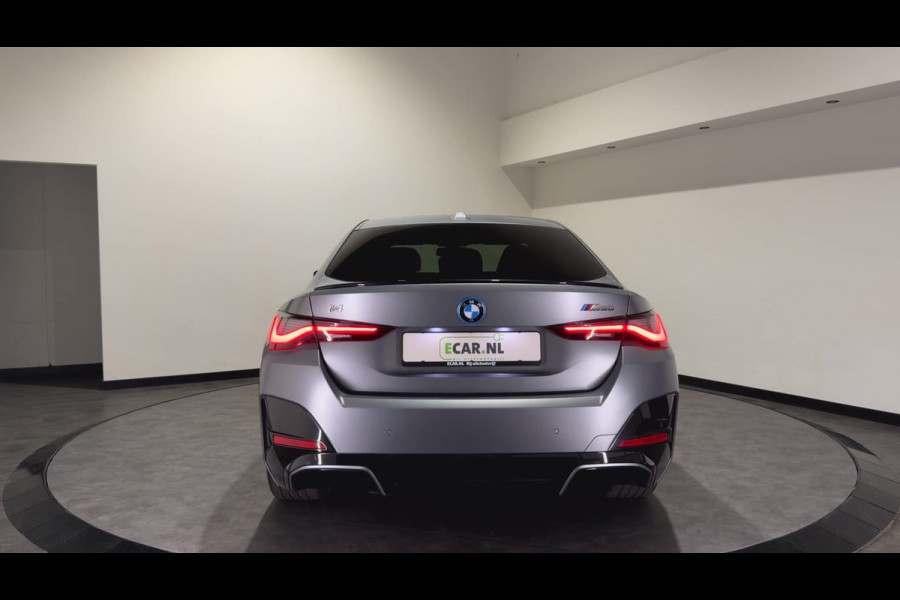 BMW i4 M50 84 kWh M Sport Pro | SOH 97,6% | el. Schuif/kanteldak | el. stoelen met memory | HUD | Unieke kleur