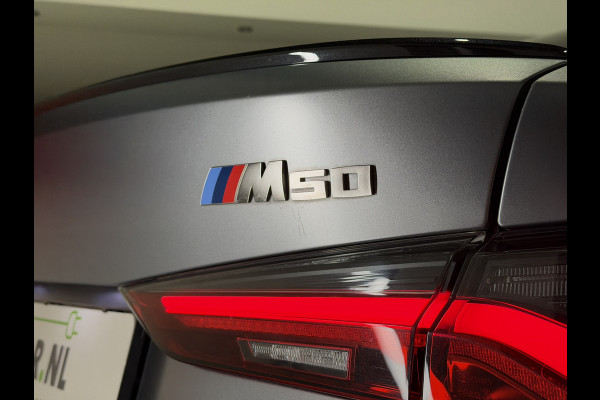 BMW i4 M50 84 kWh M Sport Pro | SOH 97,6% | el. Schuif/kanteldak | el. stoelen met memory | HUD | Unieke kleur