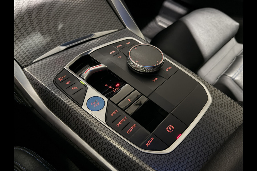 BMW i4 M50 84 kWh M Sport Pro | SOH 97,6% | el. Schuif/kanteldak | el. stoelen met memory | HUD | Unieke kleur