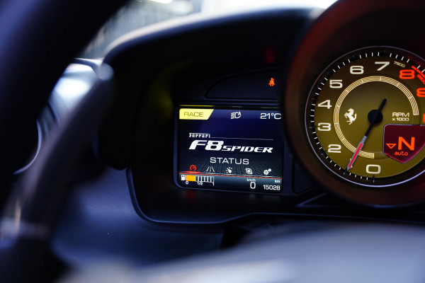 Ferrari F8 Spider 3.9 V8 HELE / Lifting / Carbon / JBL