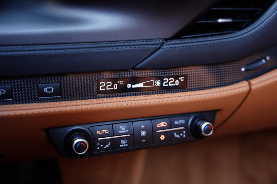 Ferrari F8 Spider 3.9 V8 HELE / Lifting / Carbon / JBL