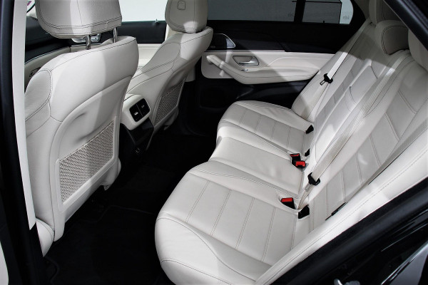 Mercedes-Benz GLE 350 e AMG 4-MATIC Leder adaptive Cruise Control Burmester Audio Panorama dak 20 Inch Lichtmetalen Velgen Trekhaak