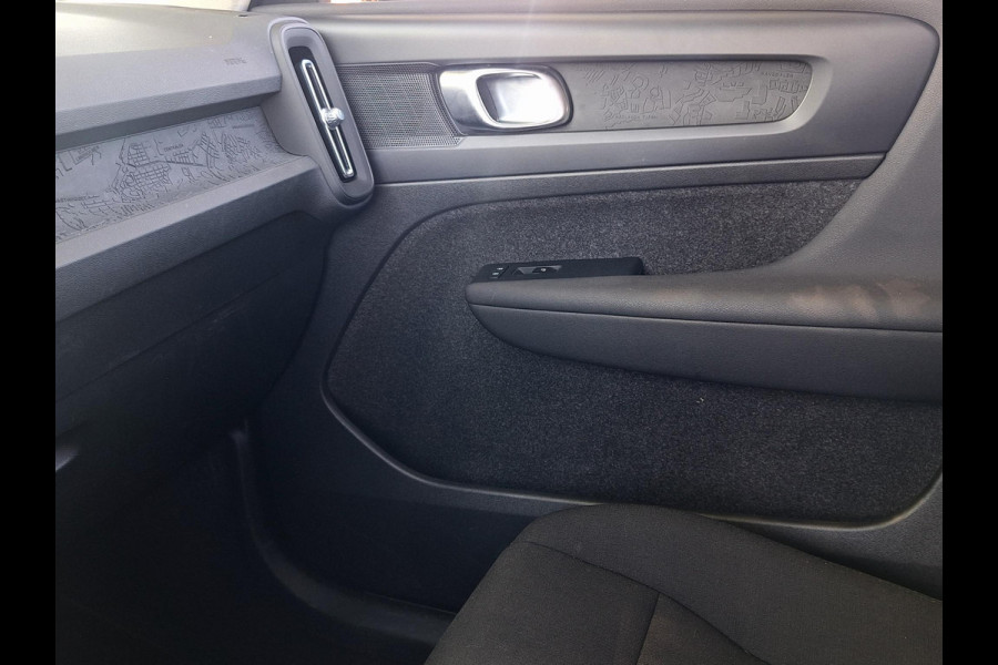 Volvo XC40 1.5 T2 Essential Automaat | Navigation Tech Pakket | Full Led | LM 17 Inch |