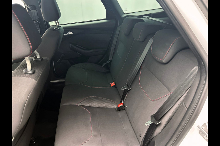 Ford FOCUS Wagon 1.0 ST-Line | Origineel NL | Carplay | PDC | Cruise/Control | Navigatie | Climate/Control |