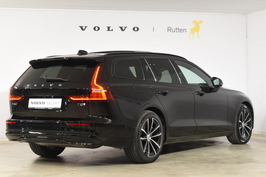 Volvo V60 T8 455PK Automaat Plug-in hybrid AWD Plus Dark / 360 Camera / Harman Kardon / Head-up display / Panorama schuifdak / Stoel- en stuurverwarming / Trekhaak / Elektrische stoelen met geheugen