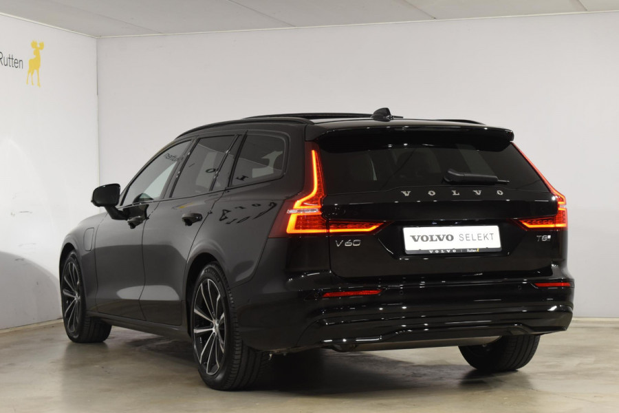 Volvo V60 T8 455PK Automaat Plug-in hybrid AWD Plus Dark / 360 Camera / Harman Kardon / Head-up display / Panorama schuifdak / Stoel- en stuurverwarming / Trekhaak / Elektrische stoelen met geheugen