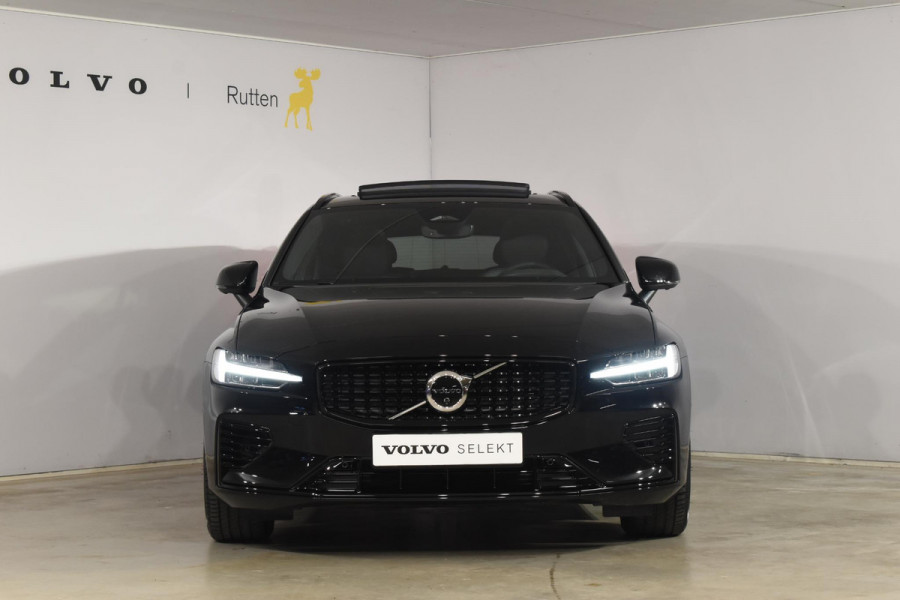 Volvo V60 T8 455PK Automaat Plug-in hybrid AWD Plus Dark / 360 Camera / Harman Kardon / Head-up display / Panorama schuifdak / Stoel- en stuurverwarming / Trekhaak / Elektrische stoelen met geheugen