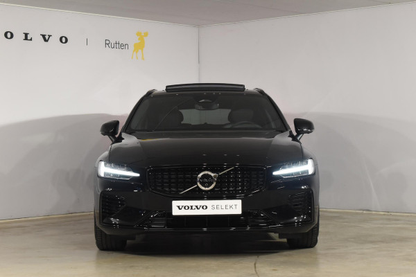 Volvo V60 T8 455PK Automaat Plug-in hybrid AWD Plus Dark / 360 Camera / Harman Kardon / Head-up display / Panorama schuifdak / Stoel- en stuurverwarming / Trekhaak / Elektrische stoelen met geheugen