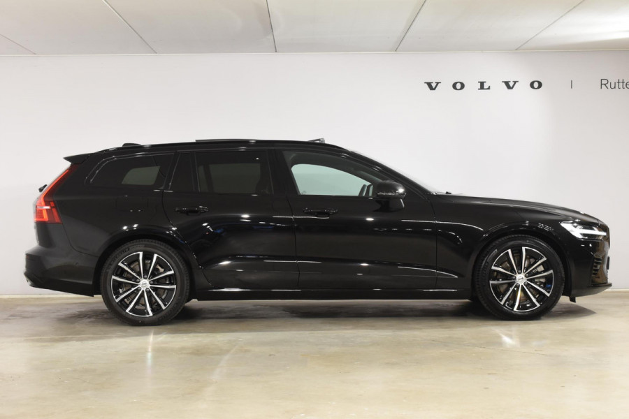 Volvo V60 T8 455PK Automaat Plug-in hybrid AWD Plus Dark / 360 Camera / Harman Kardon / Head-up display / Panorama schuifdak / Stoel- en stuurverwarming / Trekhaak / Elektrische stoelen met geheugen