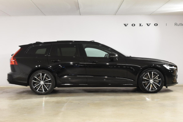 Volvo V60 T8 455PK Automaat Plug-in hybrid AWD Plus Dark / 360 Camera / Harman Kardon / Head-up display / Panorama schuifdak / Stoel- en stuurverwarming / Trekhaak / Elektrische stoelen met geheugen
