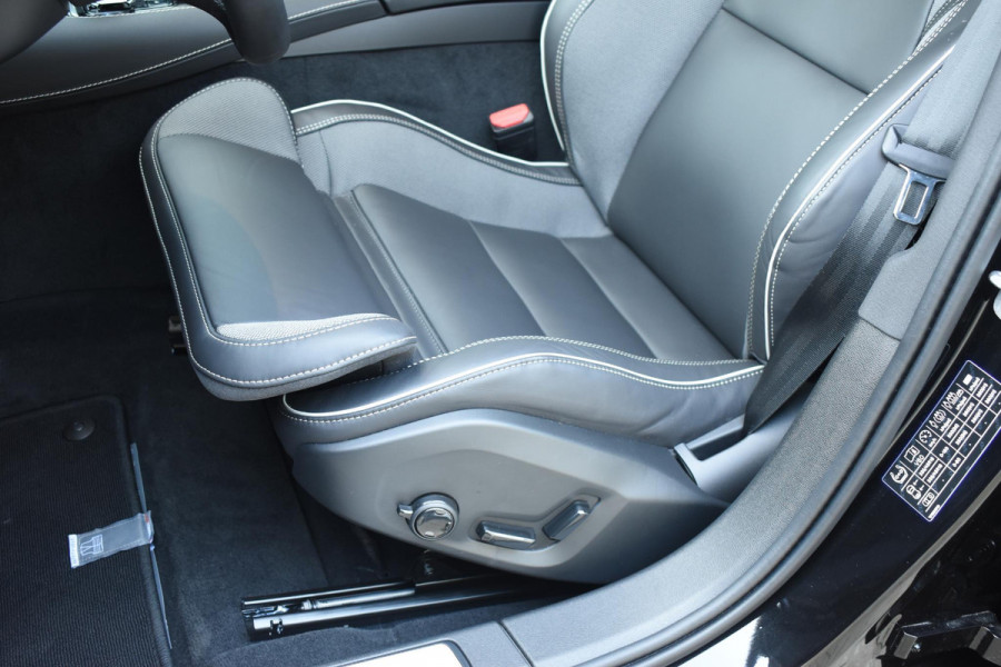 Volvo V60 T8 455PK Automaat Plug-in hybrid AWD Plus Dark / 360 Camera / Harman Kardon / Head-up display / Panorama schuifdak / Stoel- en stuurverwarming / Trekhaak / Elektrische stoelen met geheugen