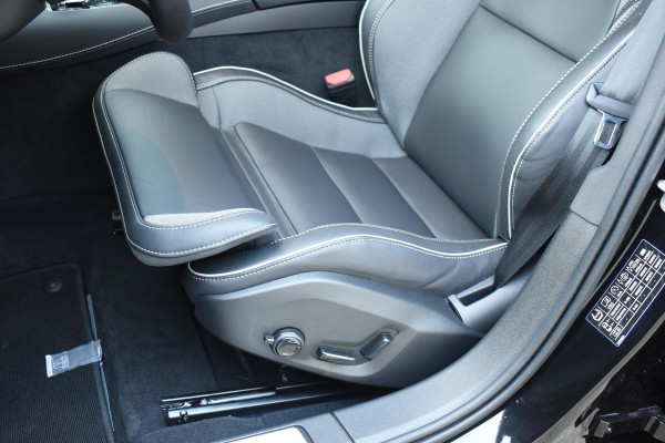 Volvo V60 T8 455PK Automaat Plug-in hybrid AWD Plus Dark / 360 Camera / Harman Kardon / Head-up display / Panorama schuifdak / Stoel- en stuurverwarming / Trekhaak / Elektrische stoelen met geheugen