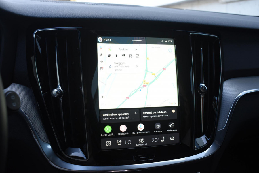 Volvo V60 T8 455PK Automaat Plug-in hybrid AWD Plus Dark / 360 Camera / Harman Kardon / Head-up display / Panorama schuifdak / Stoel- en stuurverwarming / Trekhaak / Elektrische stoelen met geheugen