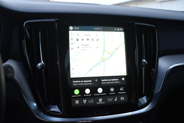 Volvo V60 T8 455PK Automaat Plug-in hybrid AWD Plus Dark / 360 Camera / Harman Kardon / Head-up display / Panorama schuifdak / Stoel- en stuurverwarming / Trekhaak / Elektrische stoelen met geheugen