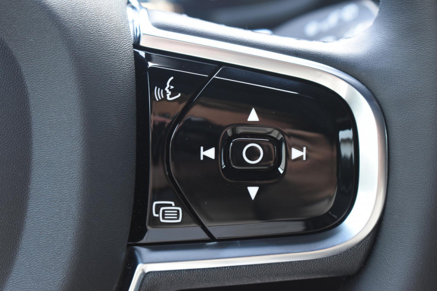 Volvo V60 T8 455PK Automaat Plug-in hybrid AWD Plus Dark / 360 Camera / Harman Kardon / Head-up display / Panorama schuifdak / Stoel- en stuurverwarming / Trekhaak / Elektrische stoelen met geheugen