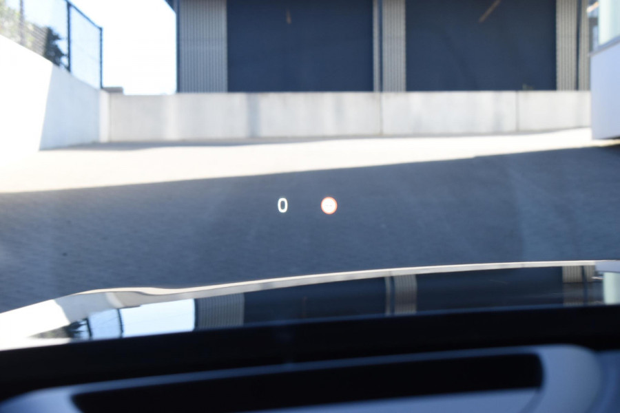 Volvo V60 T8 455PK Automaat Plug-in hybrid AWD Plus Dark / 360 Camera / Harman Kardon / Head-up display / Panorama schuifdak / Stoel- en stuurverwarming / Trekhaak / Elektrische stoelen met geheugen
