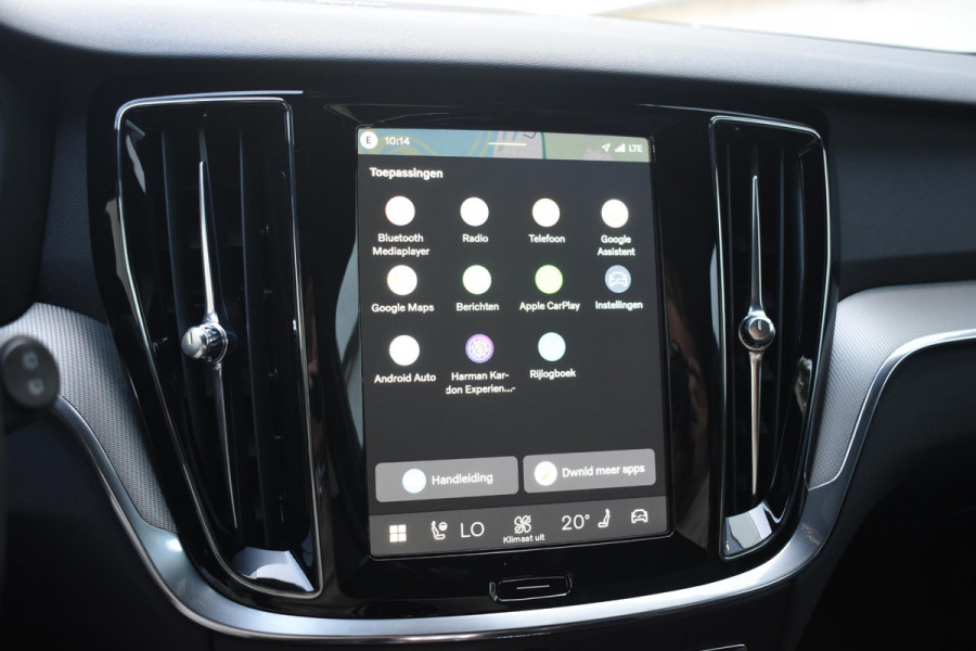 Volvo V60 T8 455PK Automaat Plug-in hybrid AWD Plus Dark / 360 Camera / Harman Kardon / Head-up display / Panorama schuifdak / Stoel- en stuurverwarming / Trekhaak / Elektrische stoelen met geheugen