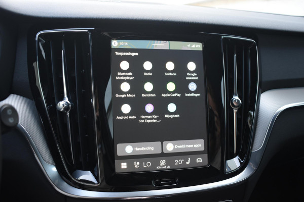 Volvo V60 T8 455PK Automaat Plug-in hybrid AWD Plus Dark / 360 Camera / Harman Kardon / Head-up display / Panorama schuifdak / Stoel- en stuurverwarming / Trekhaak / Elektrische stoelen met geheugen